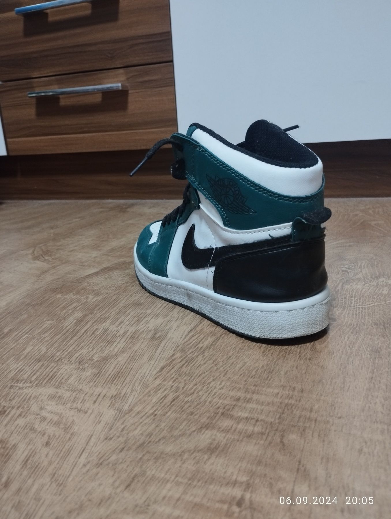 Jordan 1 retro green