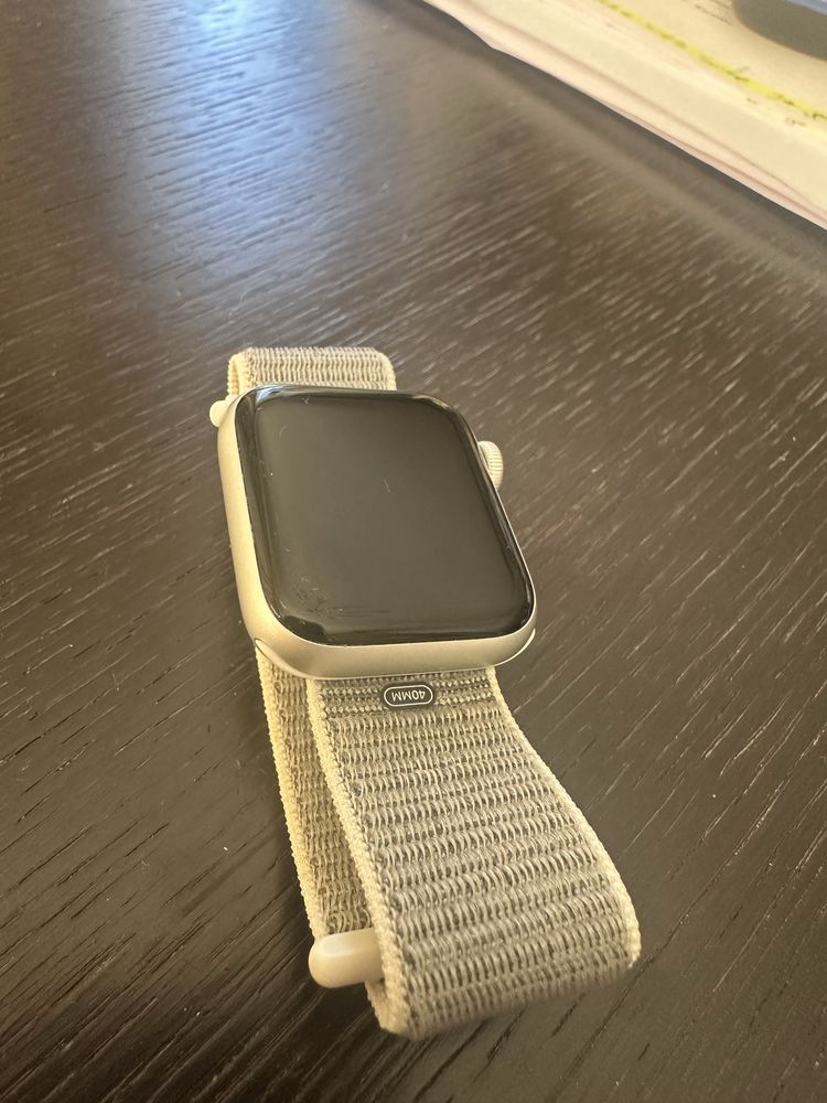 Apple Watch 4 40 mm с 4 каишки