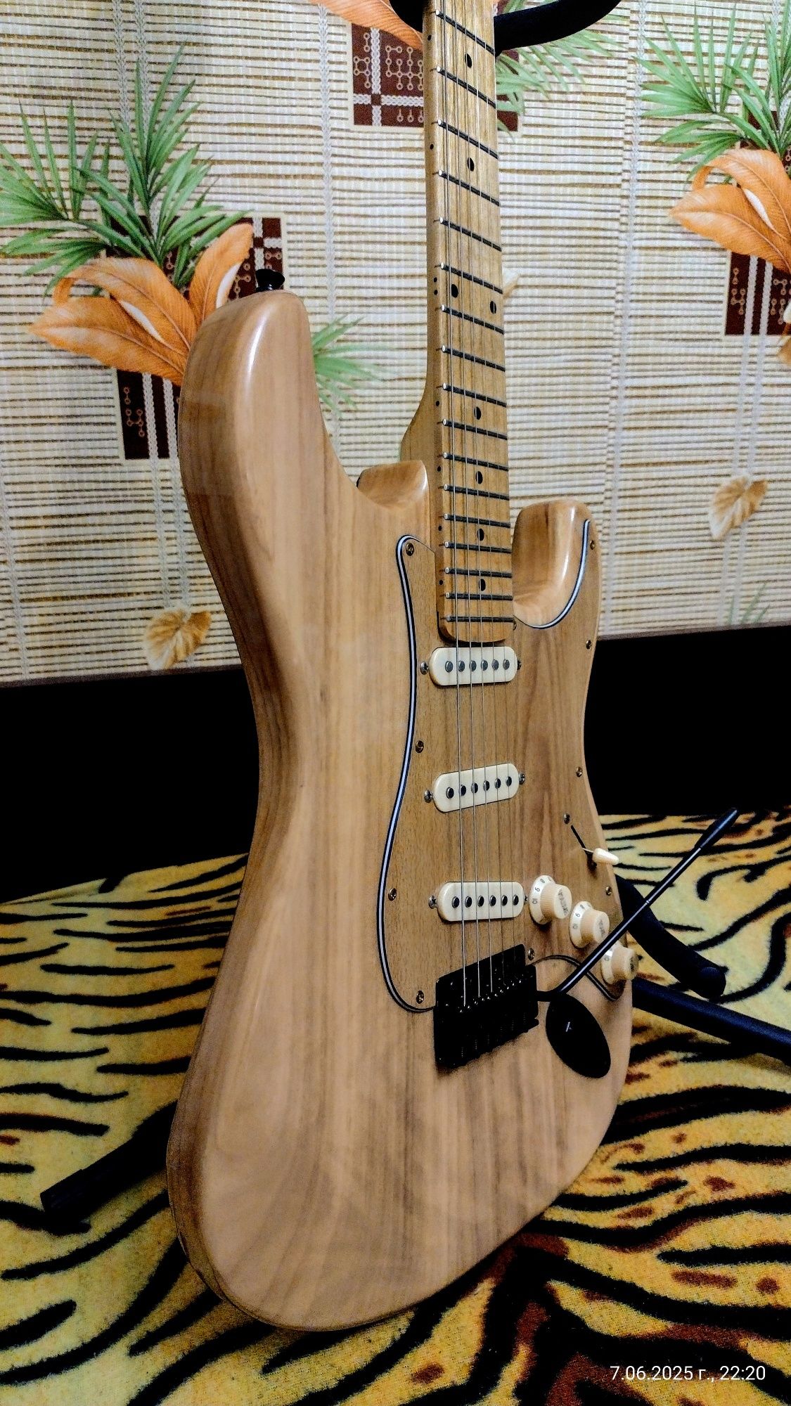 Продавам:Винтидж модифицирана китара "Di Mavery" Germany Stratocaster