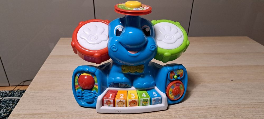 Elefantul muzical baby Clementoni 10-36 luni