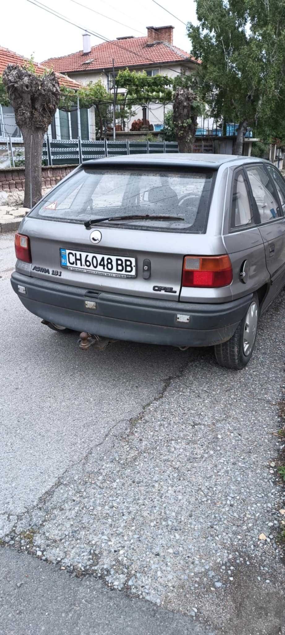 продавам           opel astra