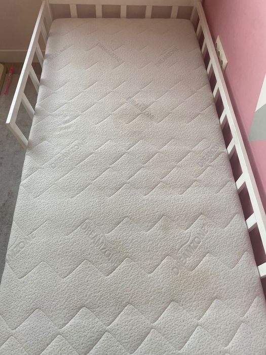 Детско легло къщичка Монтесори + матрак, размери 190х90см.