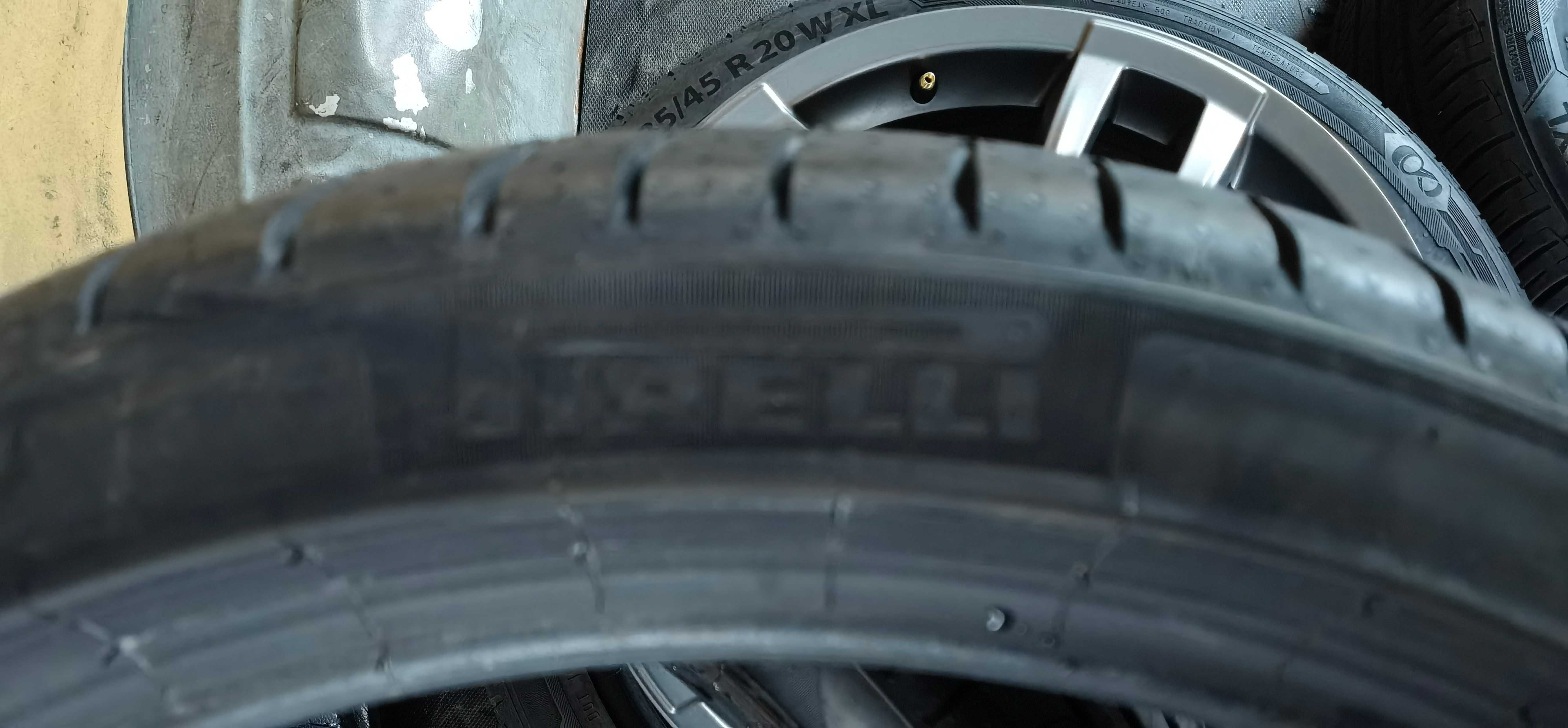 Чисто НОВИ 235 40 20 PIRELLI