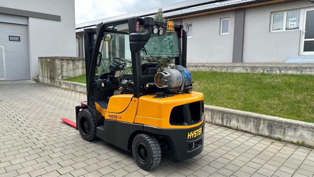 Motostivuitor  Stivuitor de 3 tone Hyster  nu linde still