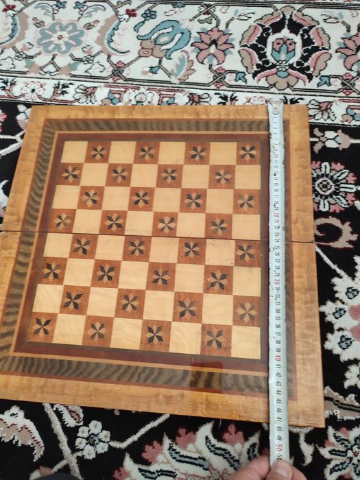шахматная доска ручная работа лакированная в хорошем  состоянии