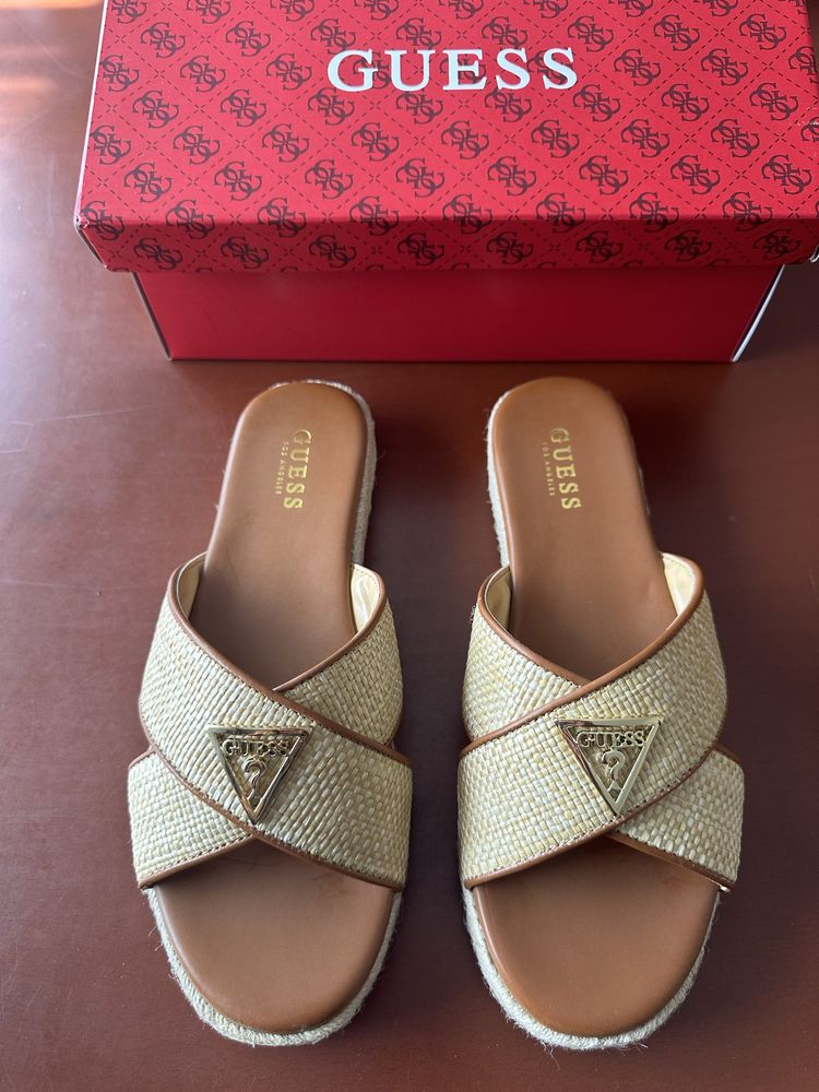 Нови, оригинални чехли Guess N39,5