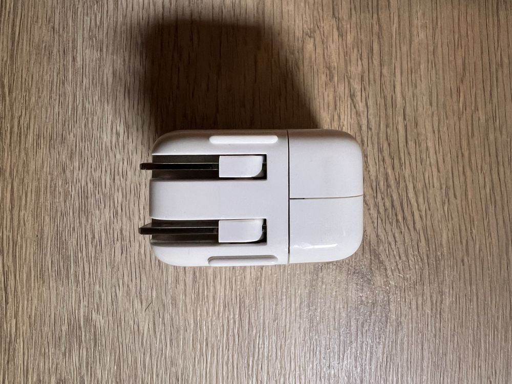 APPLE  12W  USB  Power Adapter /  адаптер на захранване  12W