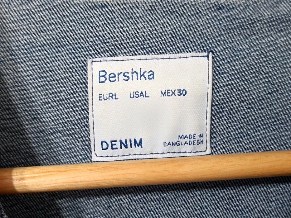 Vând geacă blugi Bershka
