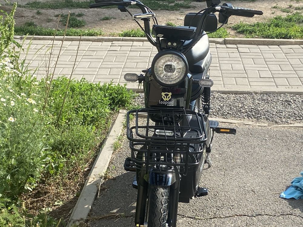 Скутер Leopard max e8