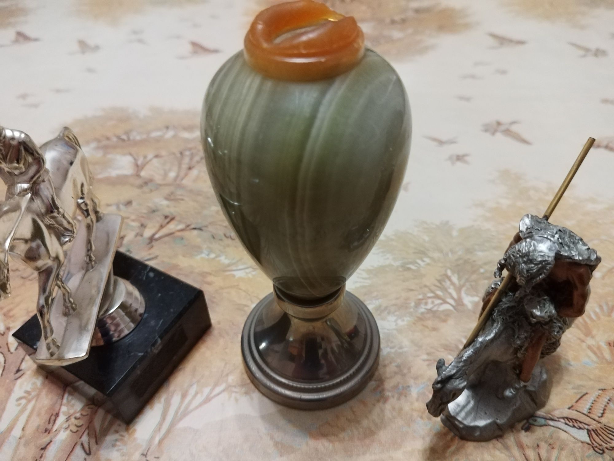 Масивни фигурки!