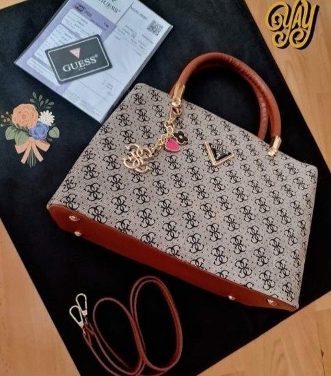 Geanta Guess,material textil și piele,new model import Italia
