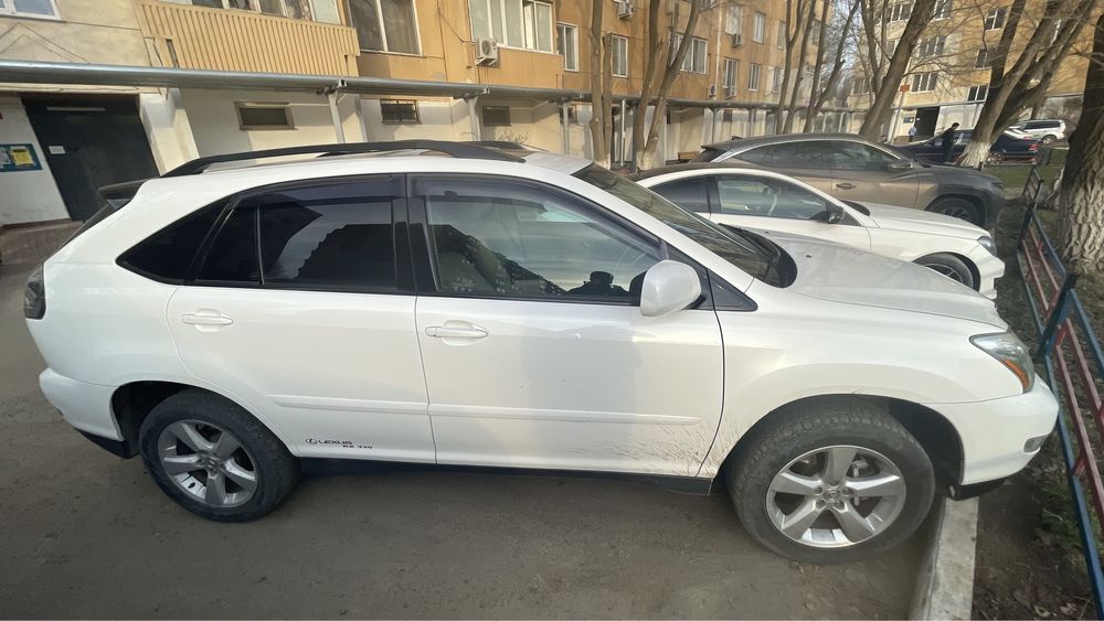 Продам машину Lexus RX330