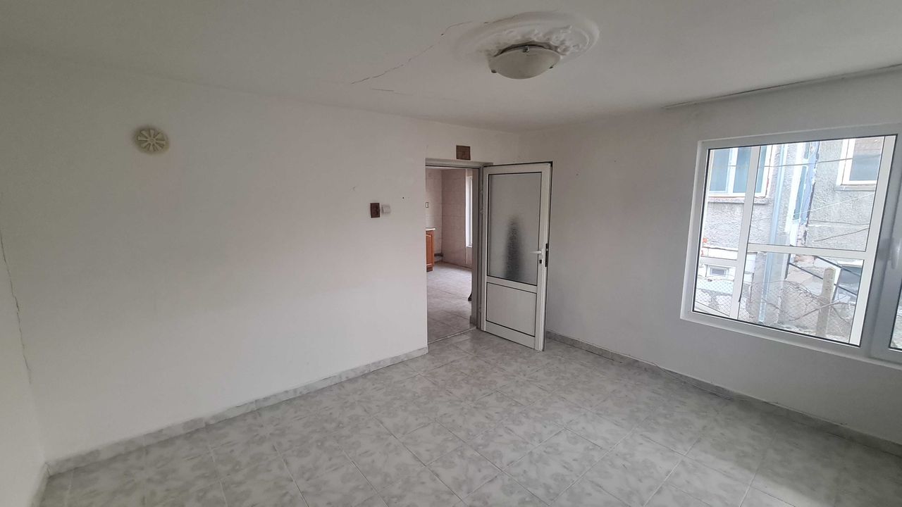 Продава се Къща в Разград, Житница - 82 кв.м за 977 €/кв.м - Снимка #7