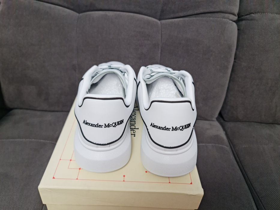 Vând Adidași Alexander Mcqueen