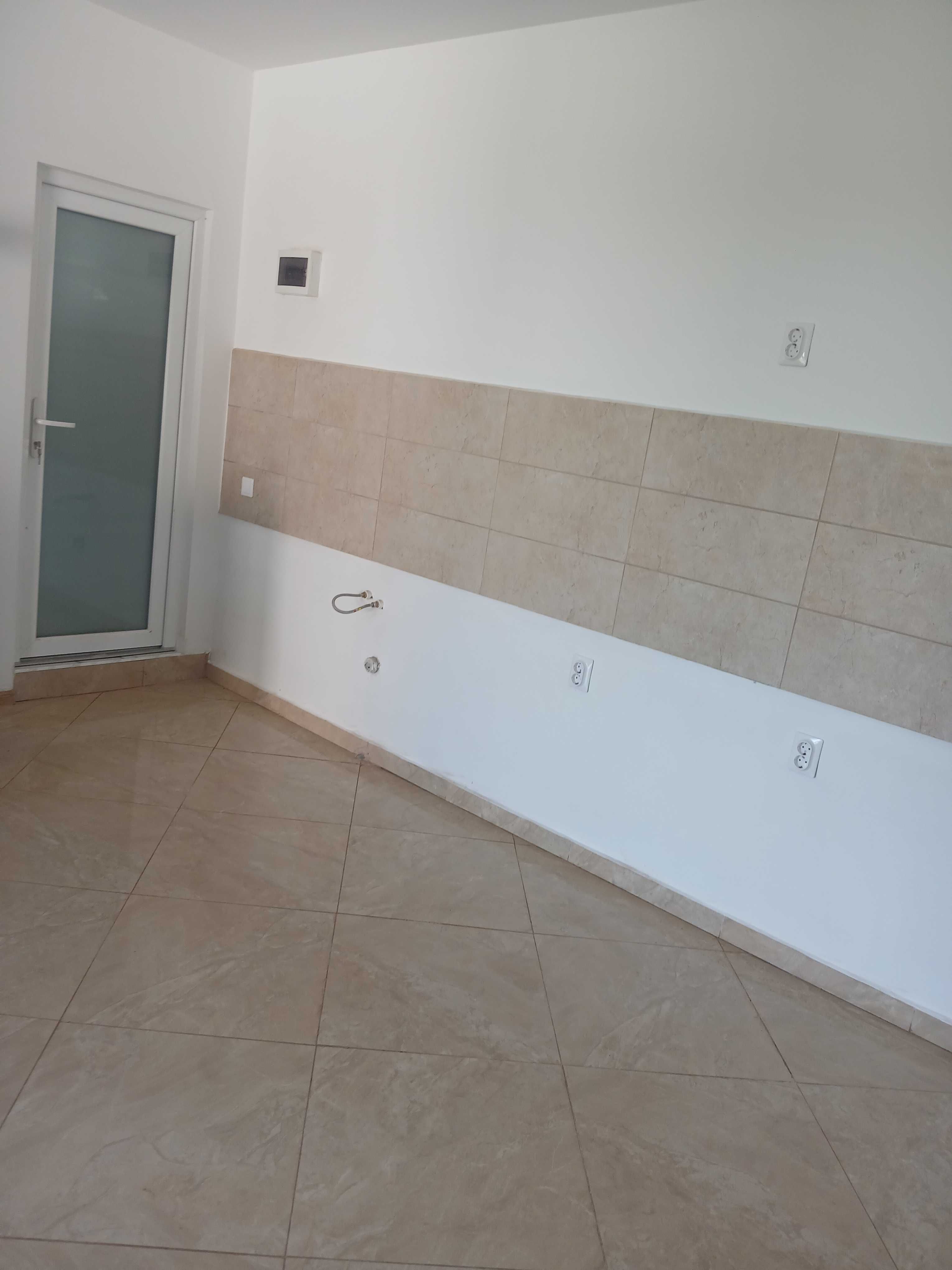 Vand casa la cheie, cu finisaje moderne, in Sintioana