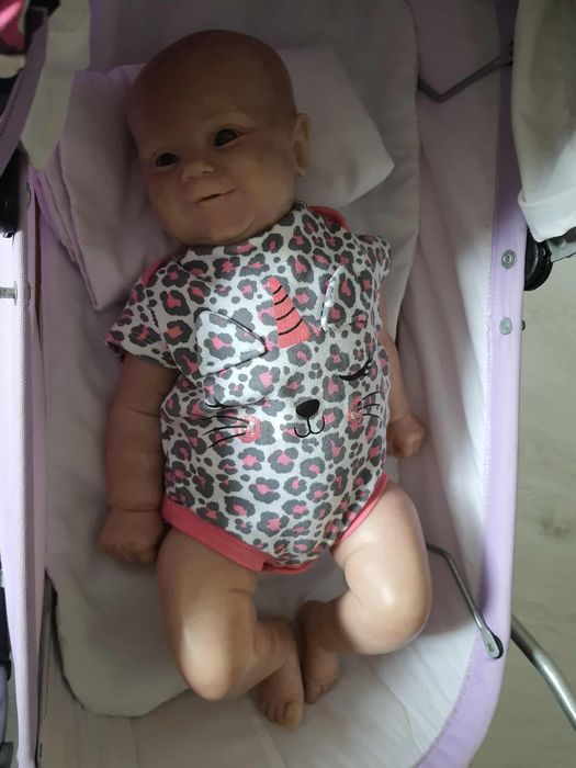 Реалистично бебе