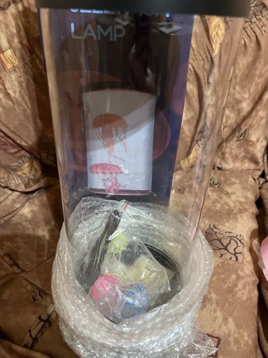 Лава лампа с медузи