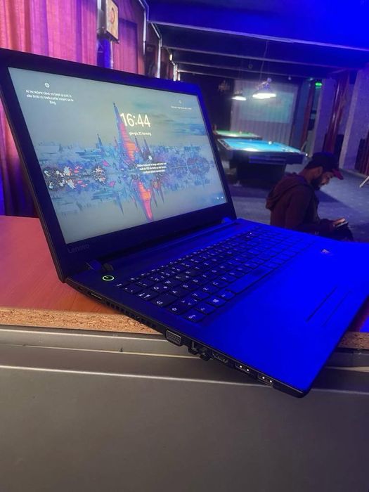 Vând laptop lenovo