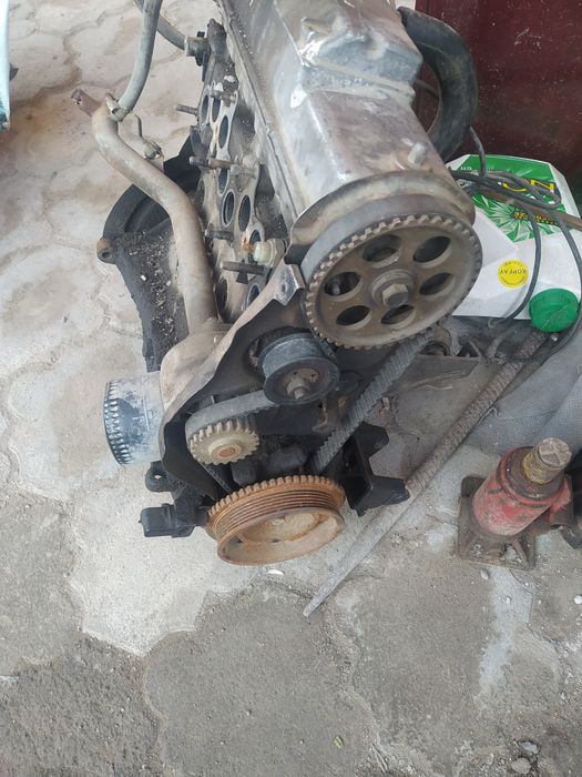 Прадоется каробка и матор в разборе