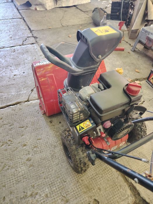 Vând freza de zapada