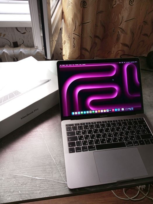 В отличном Аpple MacBook PRO.Full все в наличи коробка док.