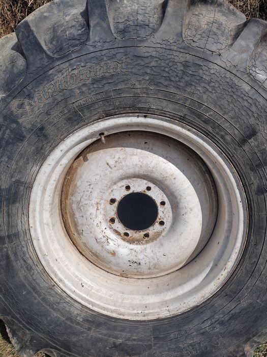 Vând 2 buc.cauciucuri 18,4/15/26