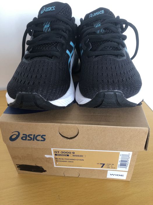 Adidasi ASICS in stare perfecta