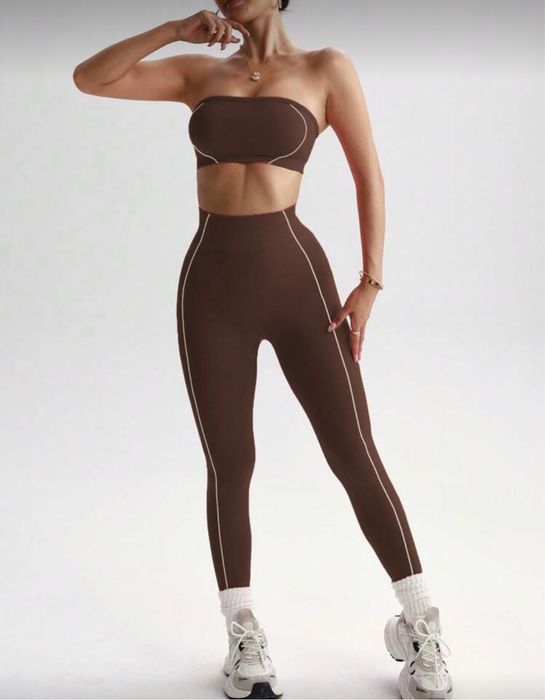 Дамски спортен комплект от две части- сет клин и бюстие, размер S