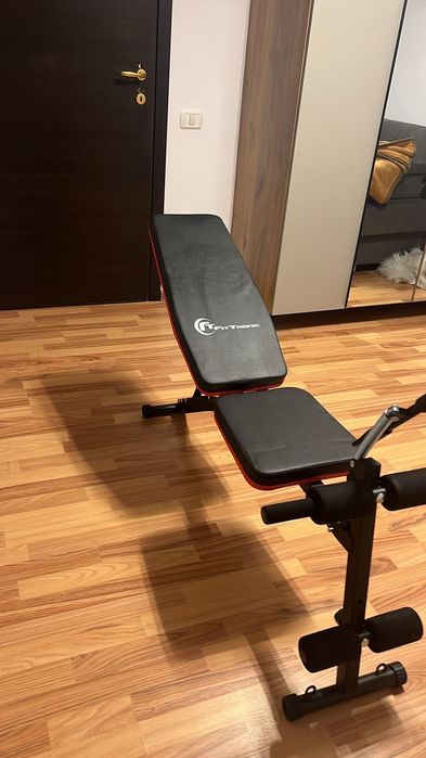 Vând bancă de fitness, reglabilă si gantere reglabile.