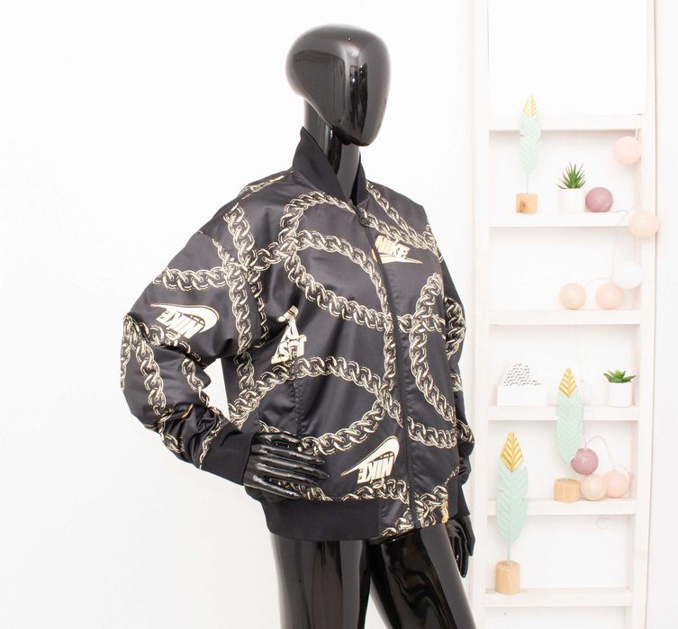 Nike Оригинално дамско яке Synthetic Fill Icon Clash черно/златисто М