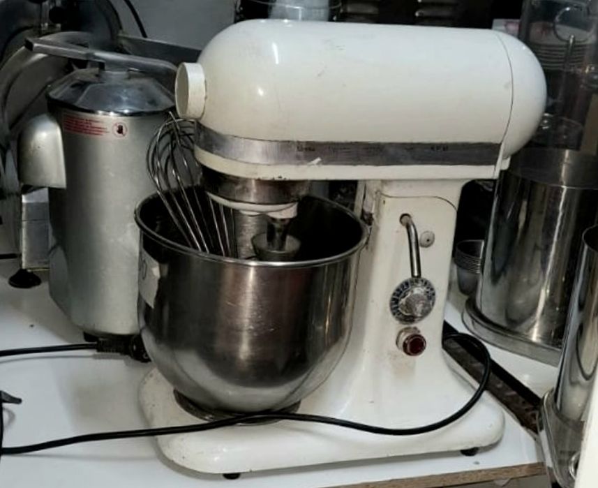 Продам миксер и другое оборудование кафе
