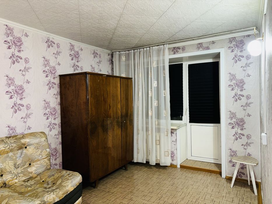 Продаётся 1-комнатная квартира в Семее, тёплая, мебель остаётся, торг