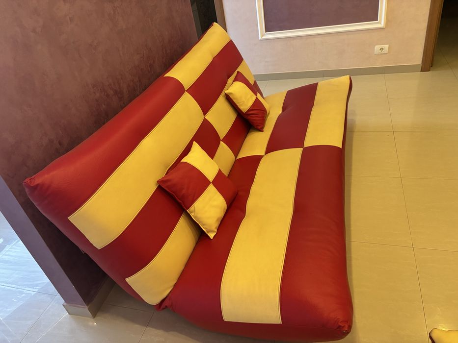 Vând Canapea Extensibila + Fotoliu