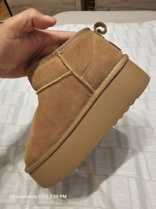 Vând UGG piele întoarsă 150 lei