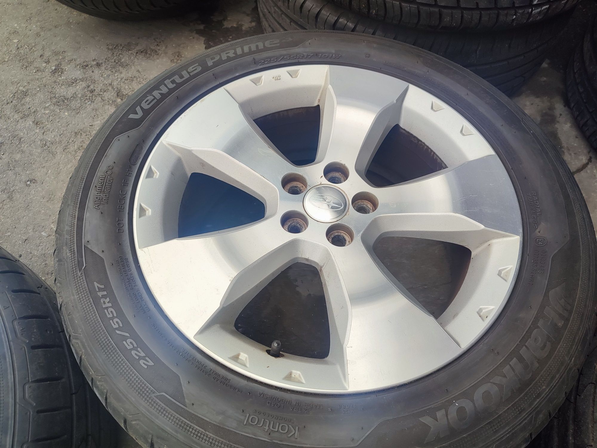 17" оригинални алуминиеви джанти с гуми за Subaru.