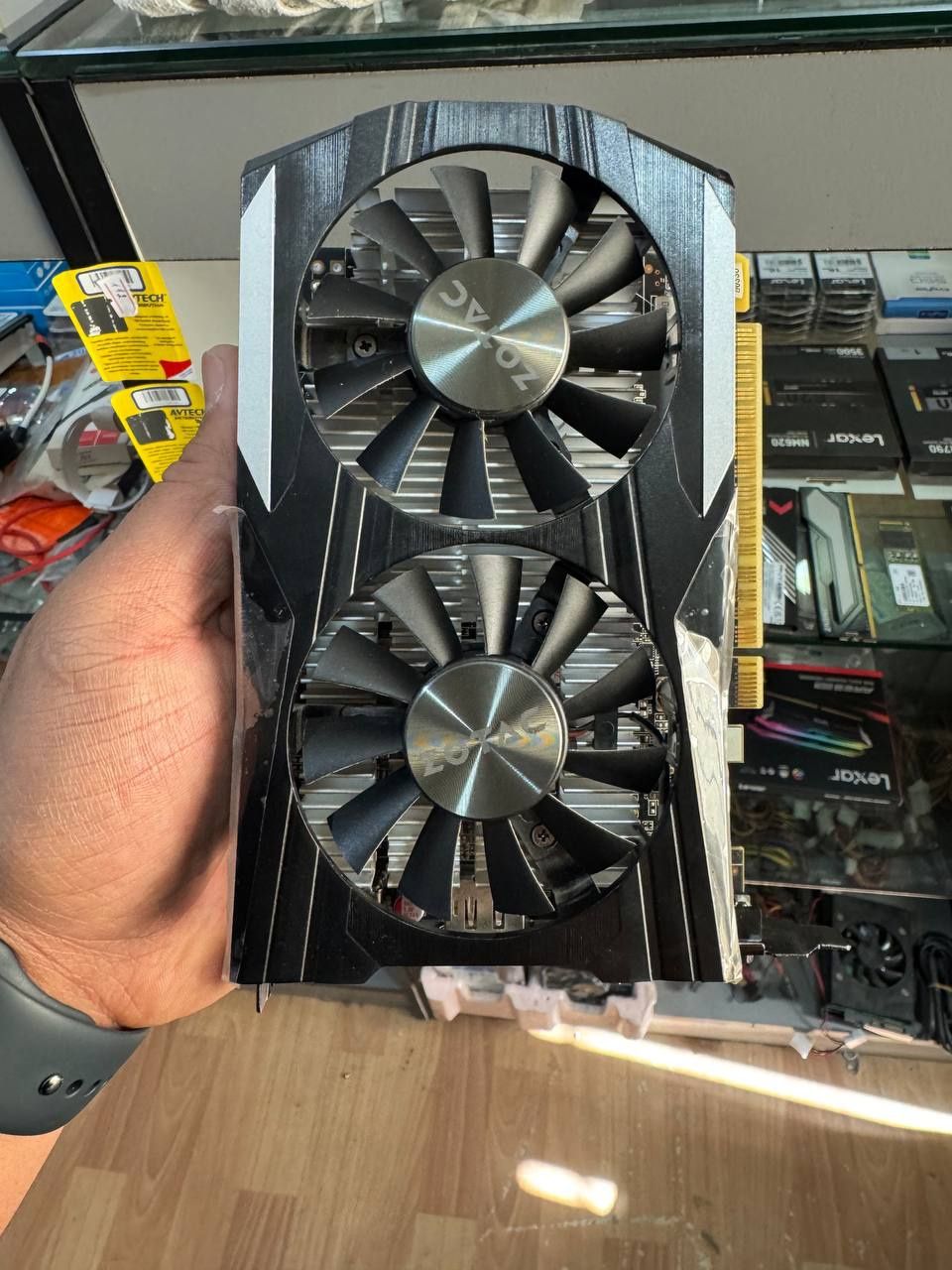 Zotac gtx 1050ti 4gb 128bit ddr5!

2 dona 

68$