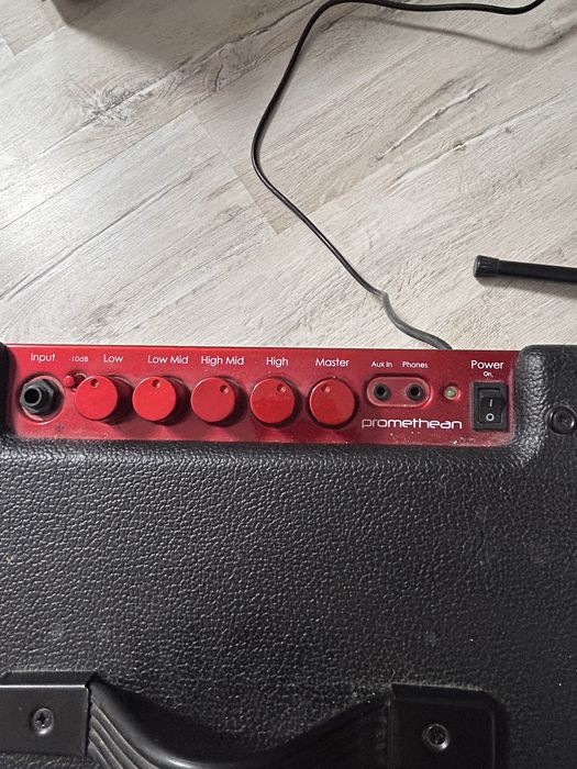 Chitara Bass cu amplificator