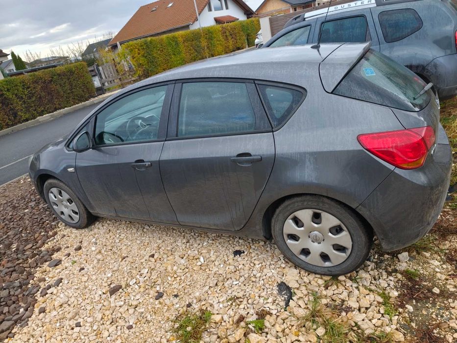 Opel Astra J 2010, 1.4 benzina + GPL