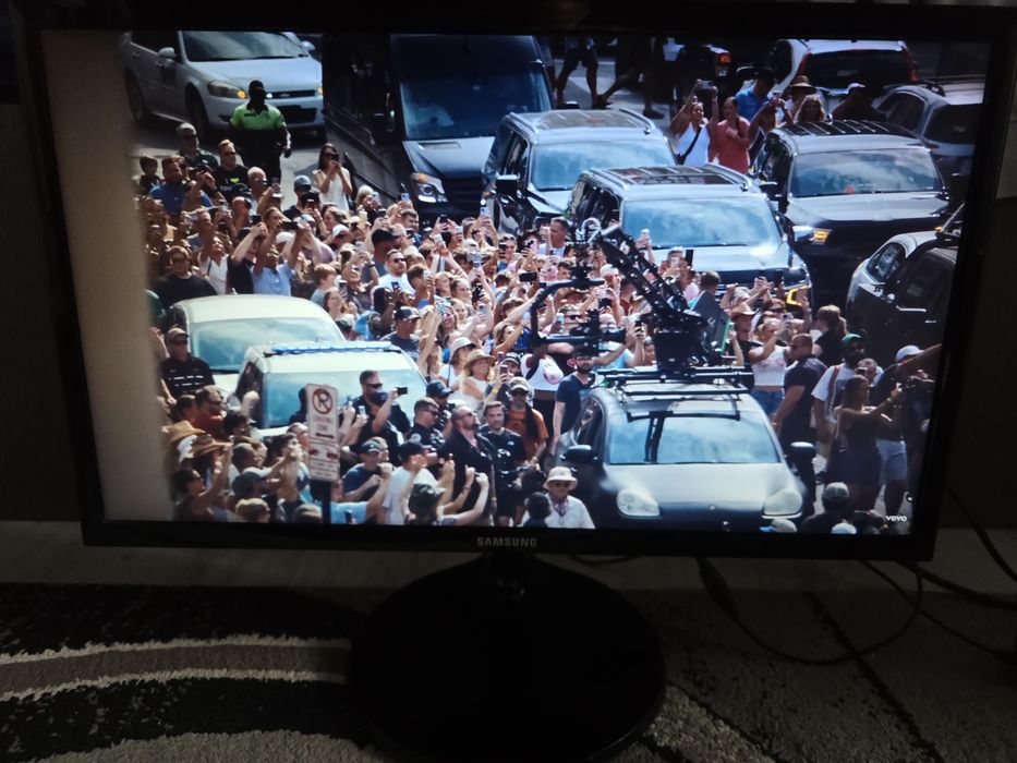 Monitor Samsung 22 inci