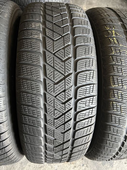 4 anvelope de iarna 235/65/17 Pirelli!