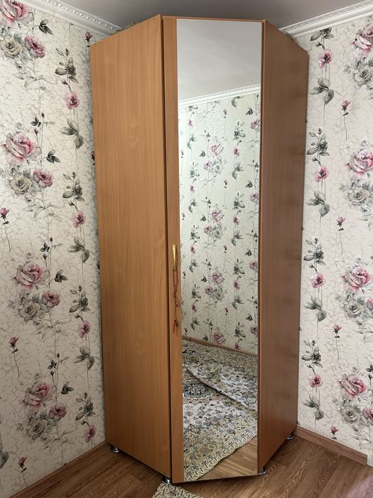 Отдам угловой шкаф за 10000