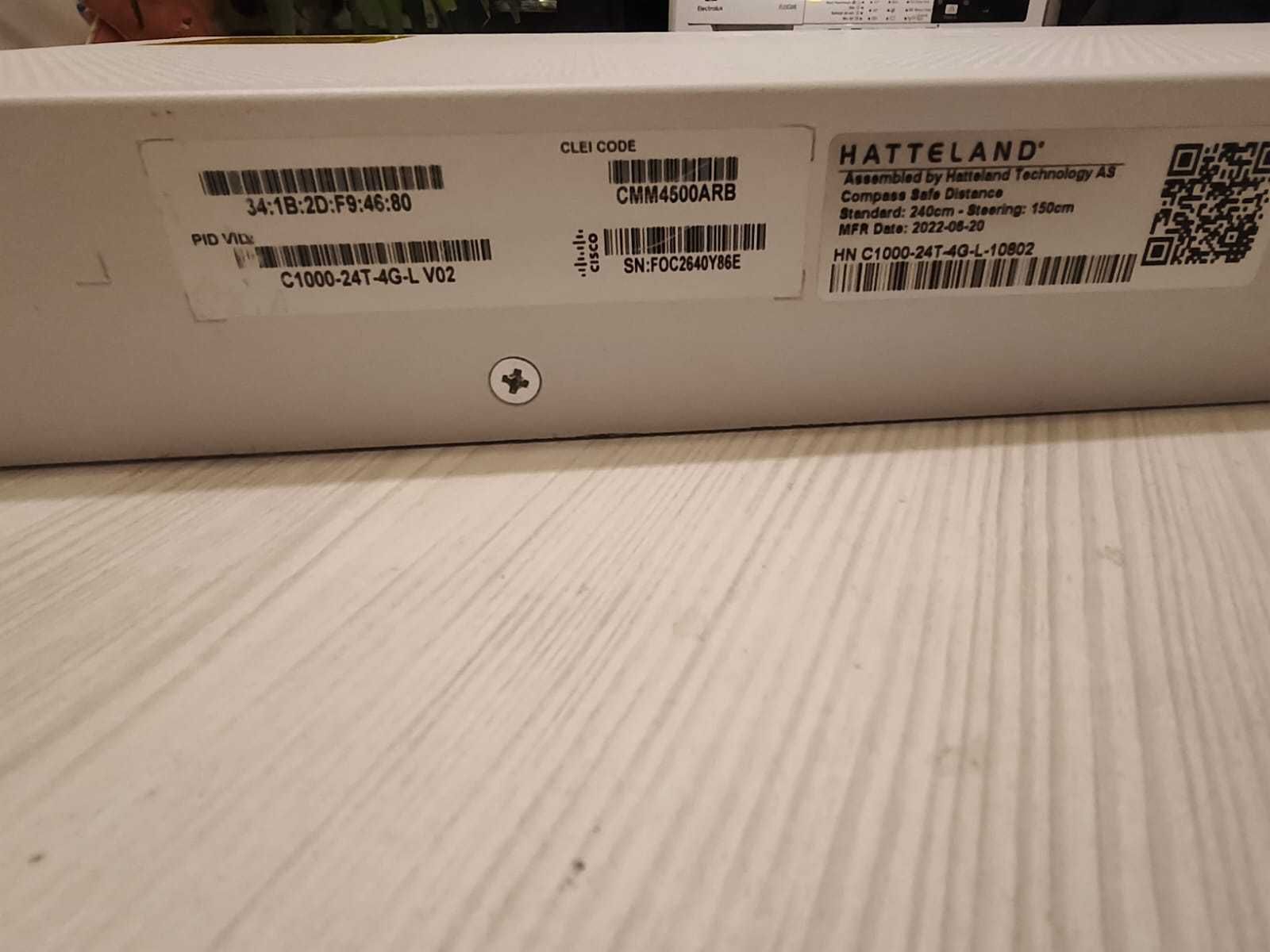 Switch Cisco Catalyst C1000-24T-4G-L, 24 porturi, 10/100/1000