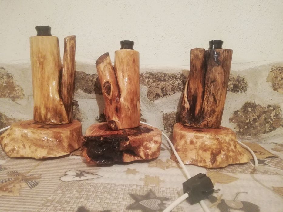 Настолна лампа от акация и дъб