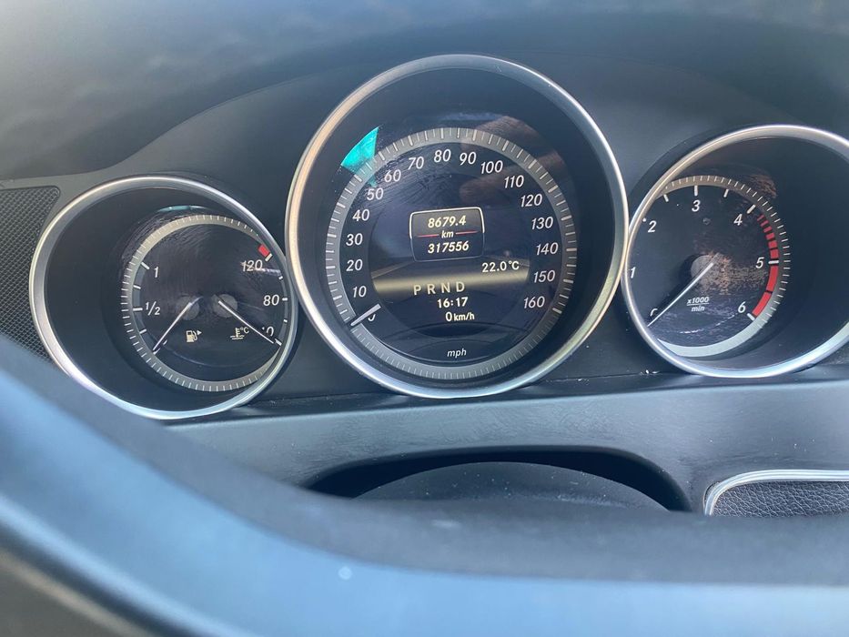 Vând Mercedes c220