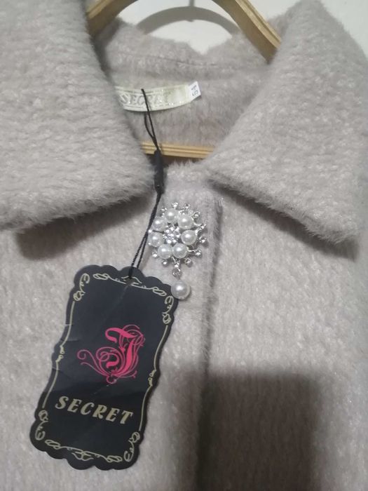 Пальто новое  бежевое