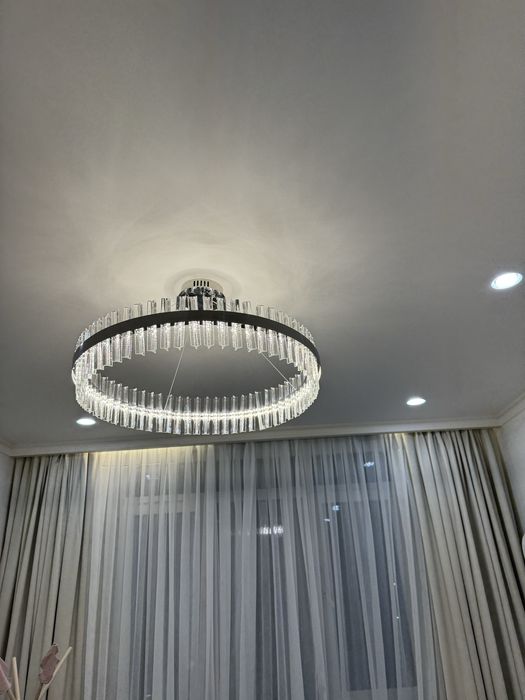 Продам новую люстру