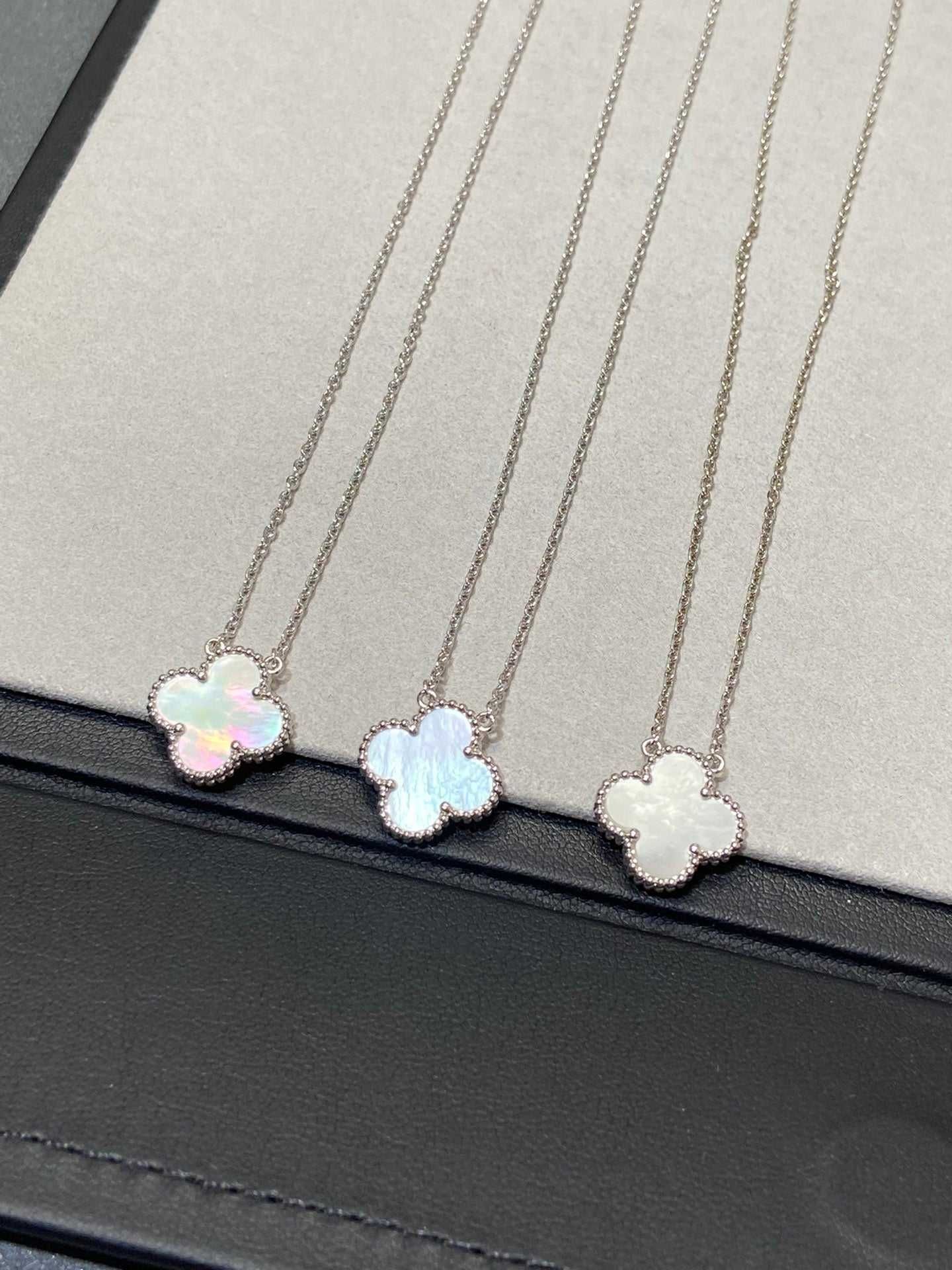 Colier Van Cleef & Arpels Aur Alb 750 White