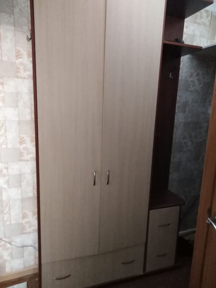 Шкаф в коридор б/у