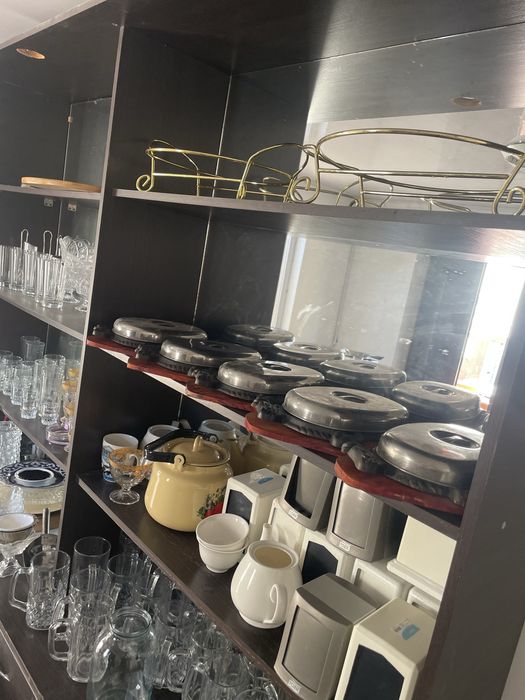 Барда тұратын шкаф сатылады. Жағдайы жақсы.