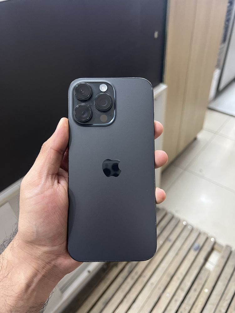 Iphone 16 pro max black sim karta!